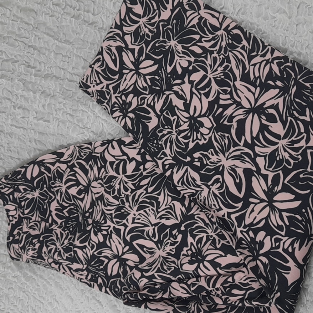 Peter Nygard Collection Floral Trousers Size 6 Pink